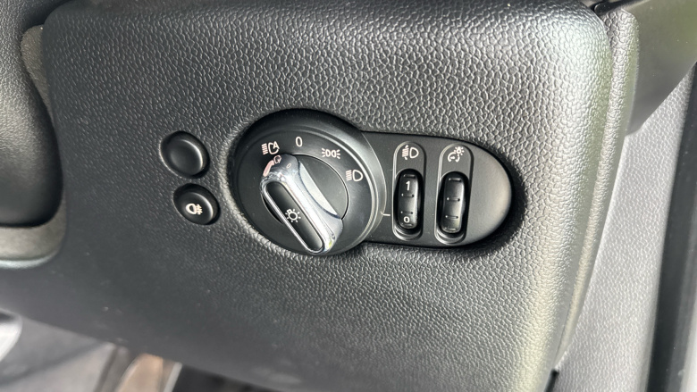 MINI Hatchback 1.5 Cooper Exclusive 5dr Auto Petrol Hatchback